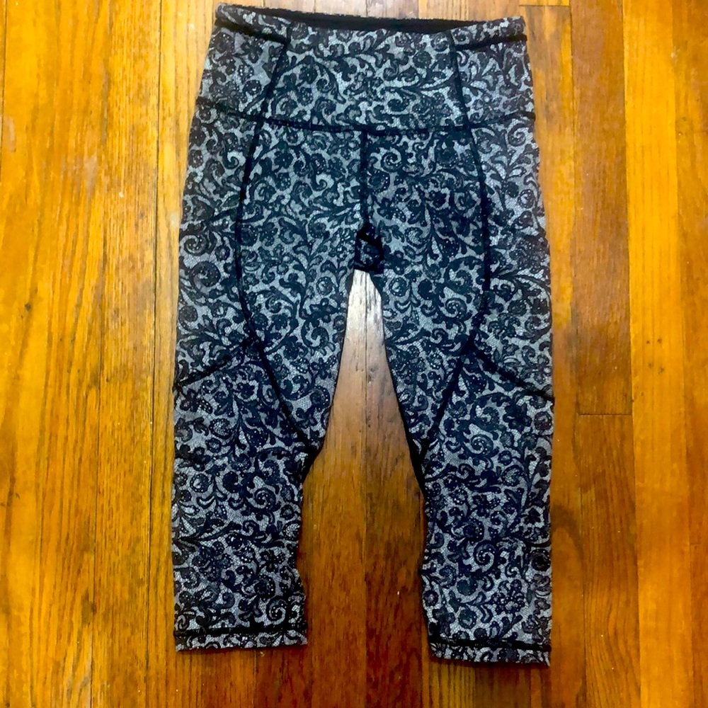 Rare Lululemon Multipocket Capri Leggings